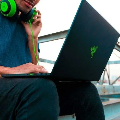Razer Blade 15 (Advance) Core i7 9th Gen 15.6″ Full HD Gaming Laptop With RTX 2070 Max-Q 8GB Graphics